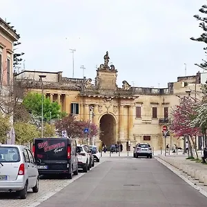 https://family-and-friends-house-with-terrace.lecce-hotels.com