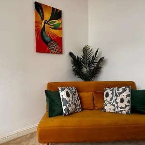 https://apt-serene-ocean-side-btn.brighton-hotels-england.com